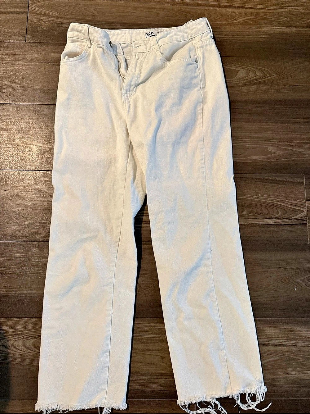 Zara Straight Leg Jeans in White Size 8